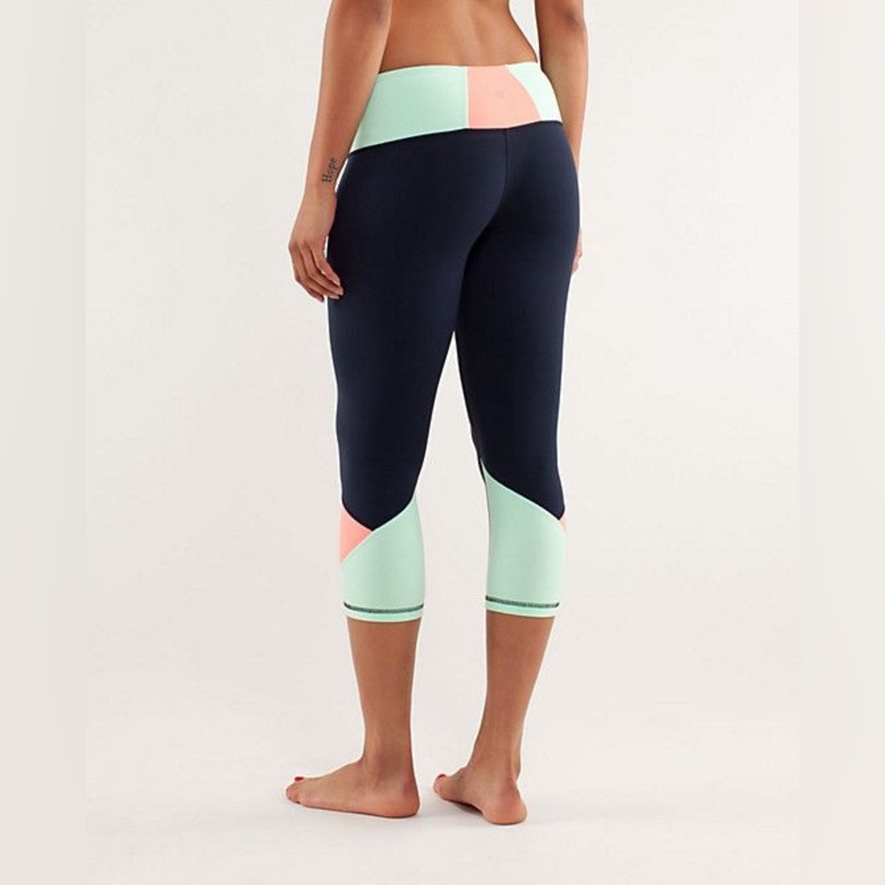 Lululemon Reversible Crops – Navy/Colorblock – Size 6
